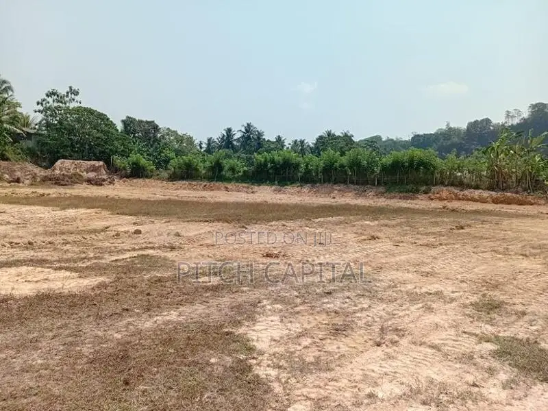 ඉඩමක් මීගොඩිගලින්