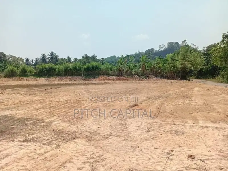 ඉඩමක් මීගොඩිගලින්