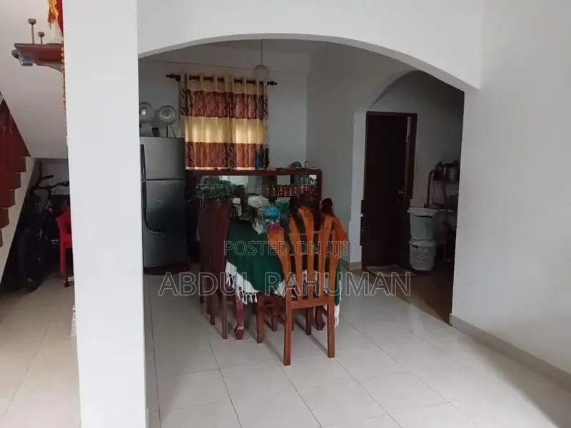 තට්ටු දෙකේ Gedara Keliyiniya Temple 9 Rooms