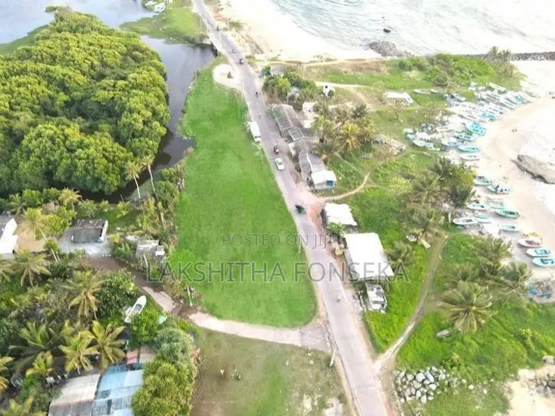 Tourist Land for Sale in Uswetakeiyawa