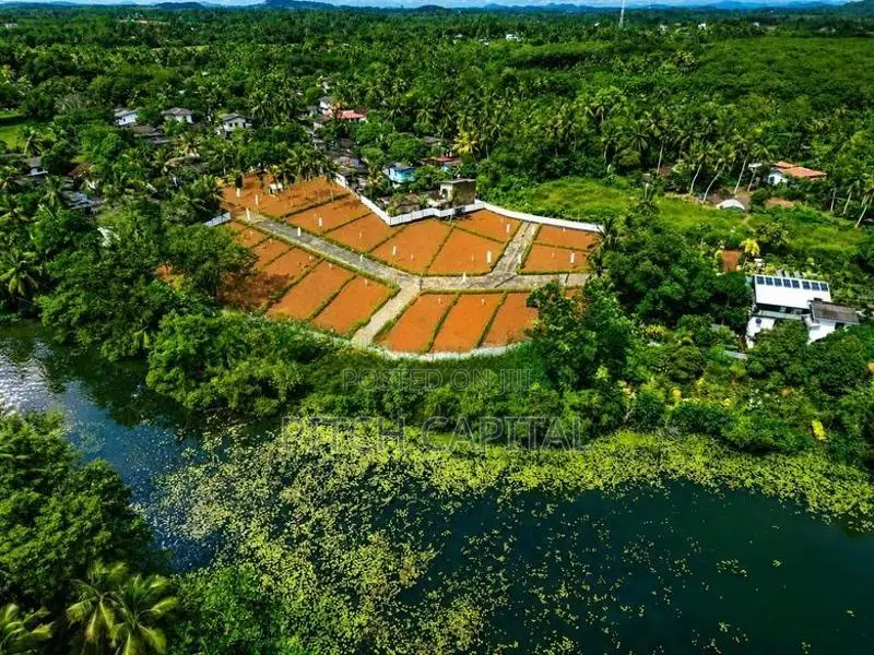 Luxury Land In Uyanwatta