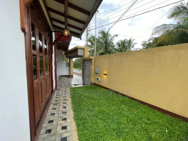 Brand New modern valuable House Sale in Diyagama
