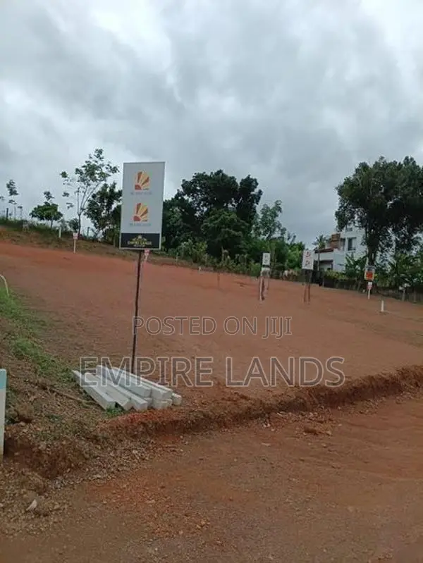 පොල්ගස්ඕවිට කහතුඩුව 120 බස් පාරට ඇවිදින දුරින් පදිංචි වෙන්න