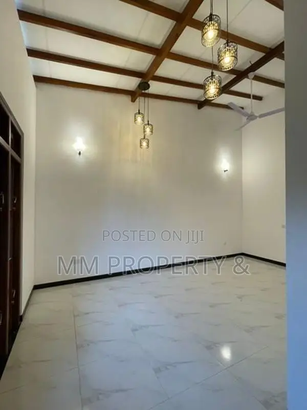 Brand New modern valuable House Sale in Diyagama