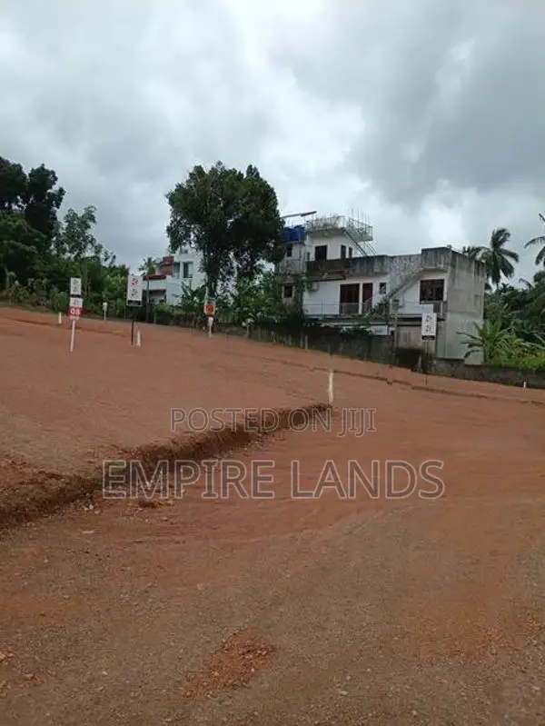 Walking Distances to 120 Road Land for Sale in Pogasowita