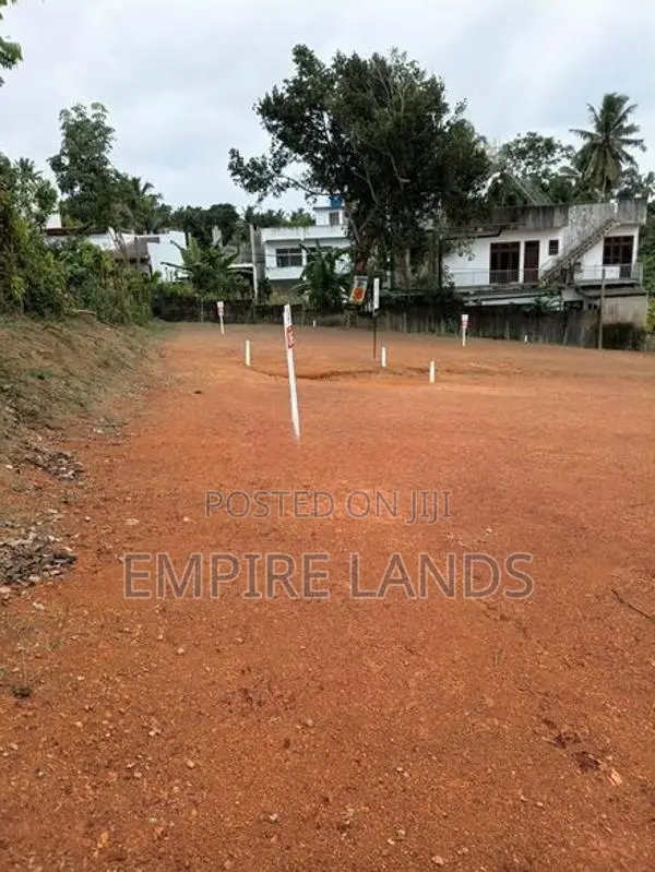 පොල්ගස්ඕවිට කහතුඩුව 120 බස් පාරට ඇවිදින දුරින් පදිංචි වෙන්න