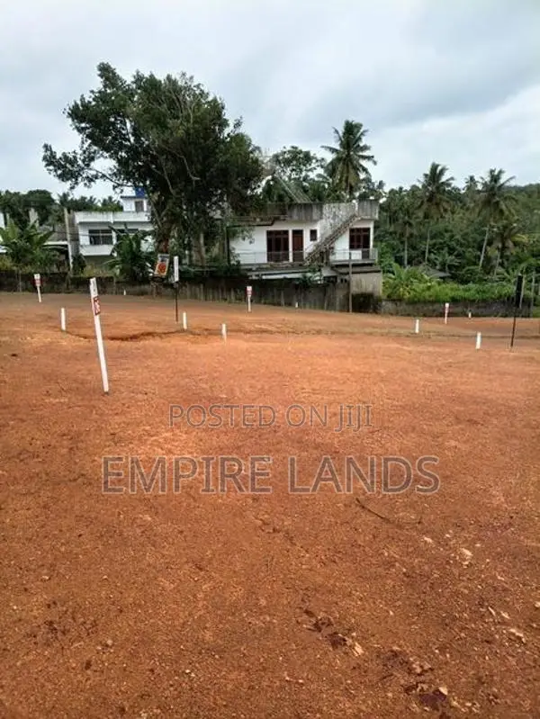 පොල්ගස්ඕවිට 120 බස් පාරට ඇවිදින දුරින් පදිංචියට බිම් කොටස්