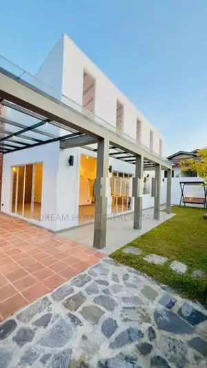 Stylish 2BR Modern Home with Courtyard – Athurugiriya