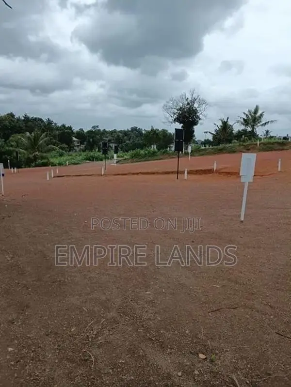 පොල්ගස්ඕවිට 120 බස් පාරට ඇවිදින දුරින් පදිංචියට බිම් කොටස්