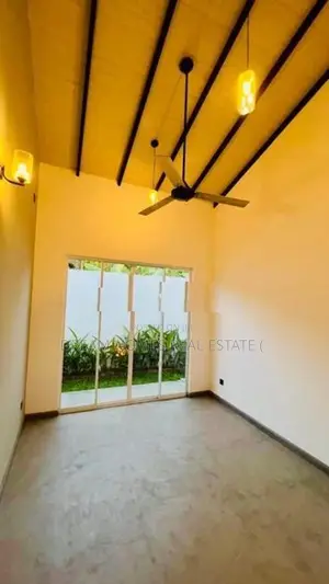 Stylish 2BR Modern Home with Courtyard – Athurugiriya