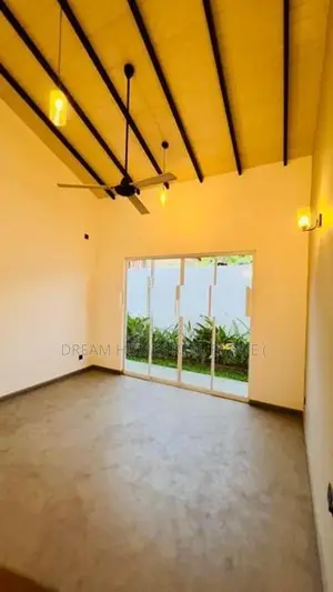 Stylish 2BR Modern Home with Courtyard – Athurugiriya