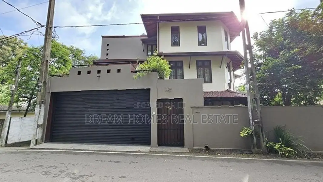 Luxury Modern 3-Storey House for Sale – Nawinna, Udahamulla