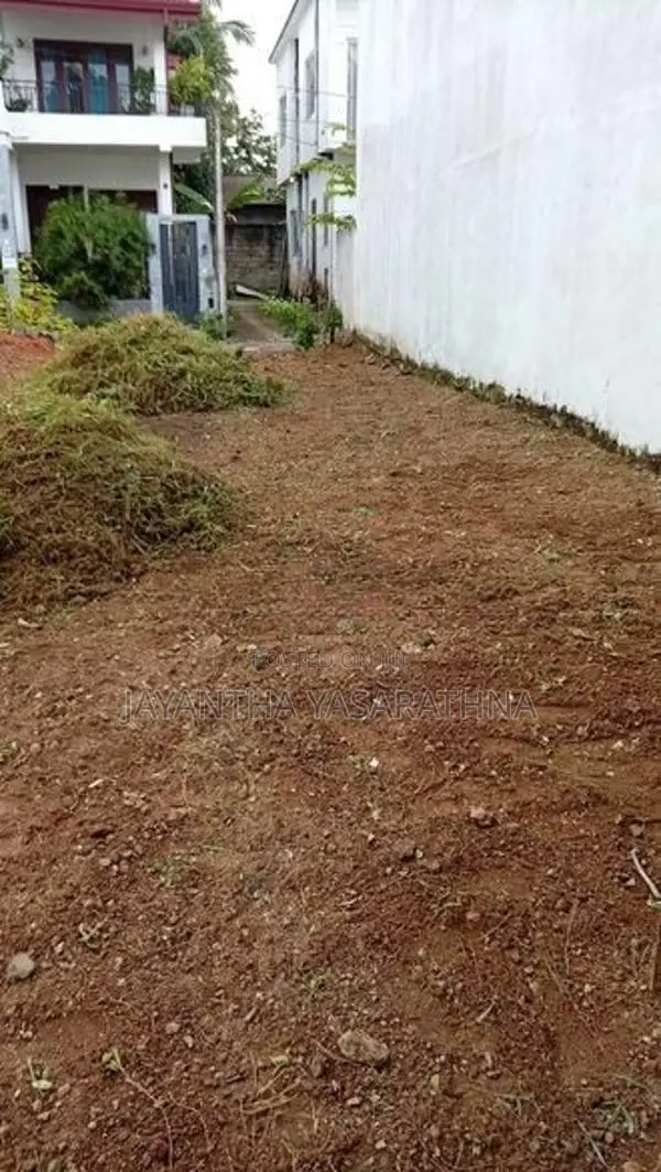 කඩවත නගරයට සමීපව අගනා බිම් කොටසක් විකිණීමට