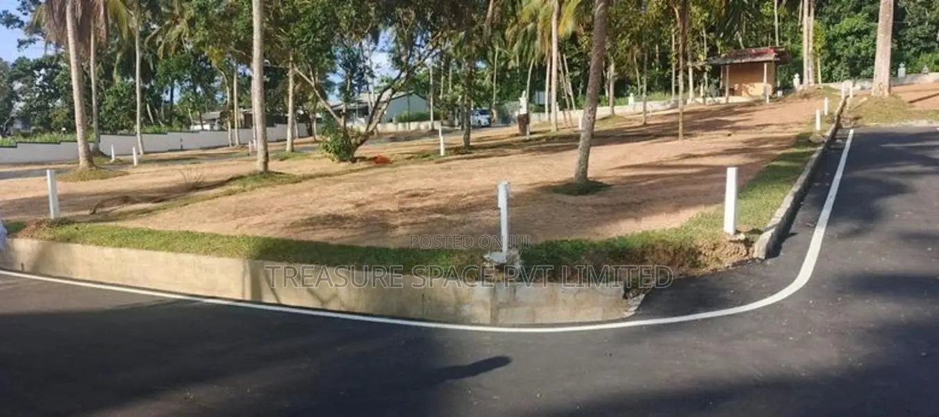 Land for Sale at Athurugiriya
