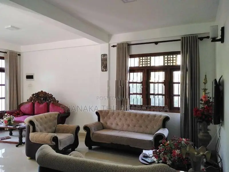 Modern 6-Bedroom Two-Storey House for Sale – Pilimathalawa, Kandy