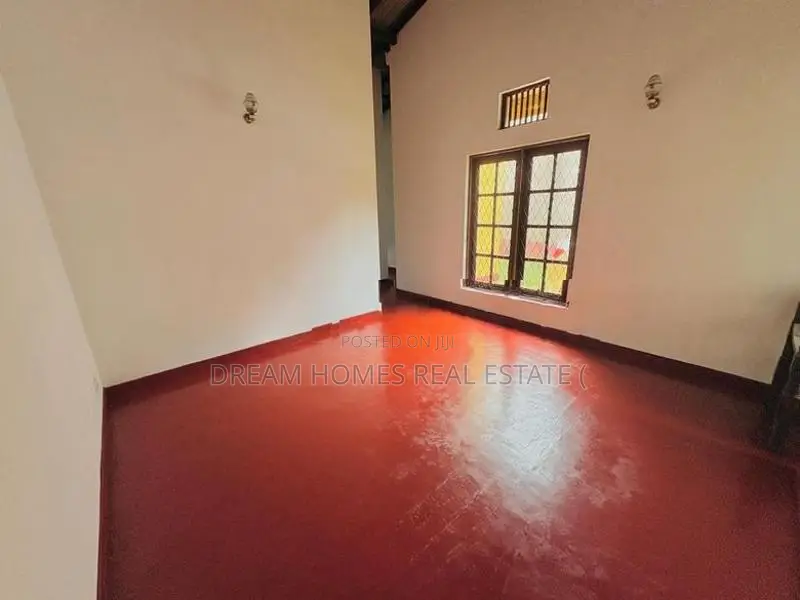 House for Sale in Athurugiriya – Peaceful Residential Location