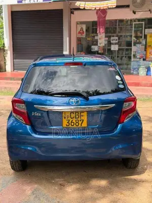 Toyota Vitz 2016 Car (Used)