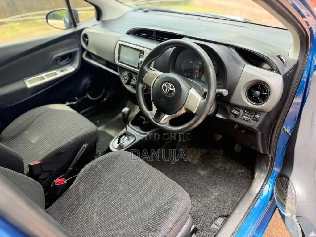 Toyota Vitz 2016 Car (Used)