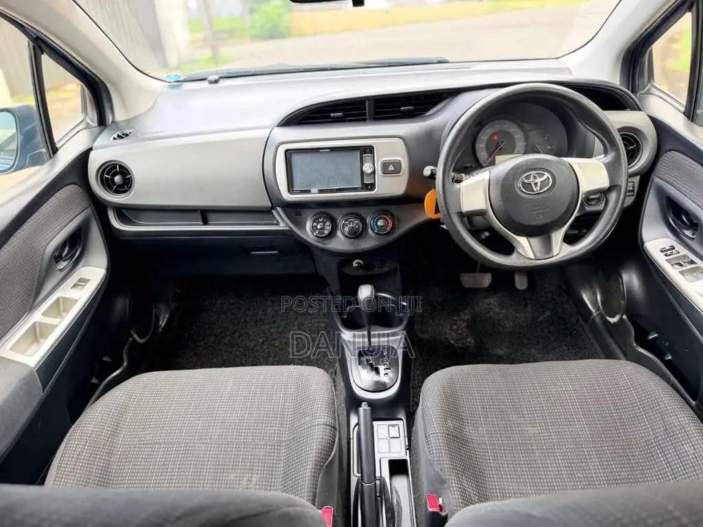 Toyota Vitz 2016 Car (Used)