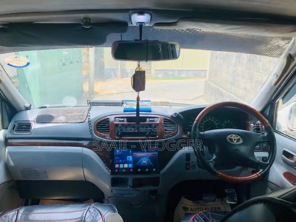 Toyota Noah CR41 2004 Van (Used)