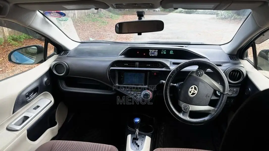Toyota Aqua 2012 Car (Used)