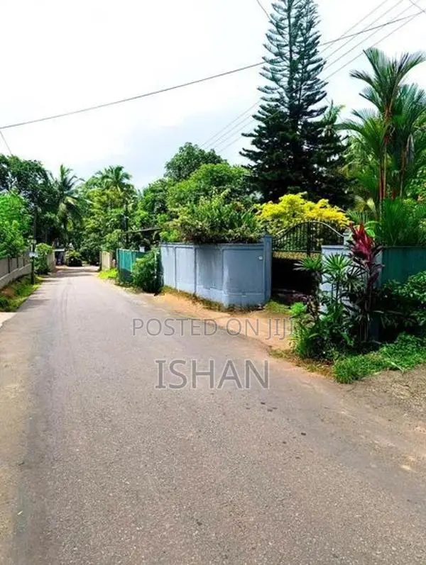 House with 30 Perch Land for Sale in Welmilla