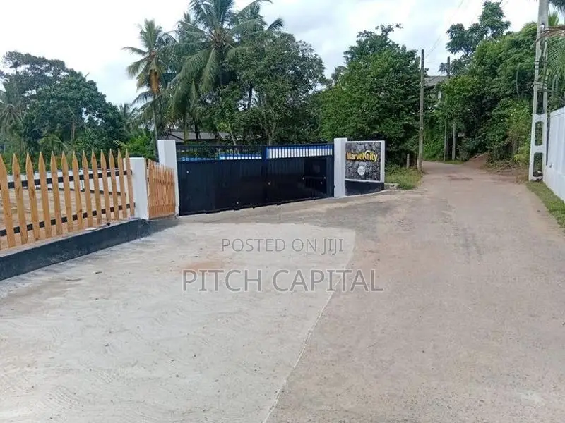 අතුරුගිරිය පුරවරයෙන් විකිණීමට අගනා බිම් කොටස්