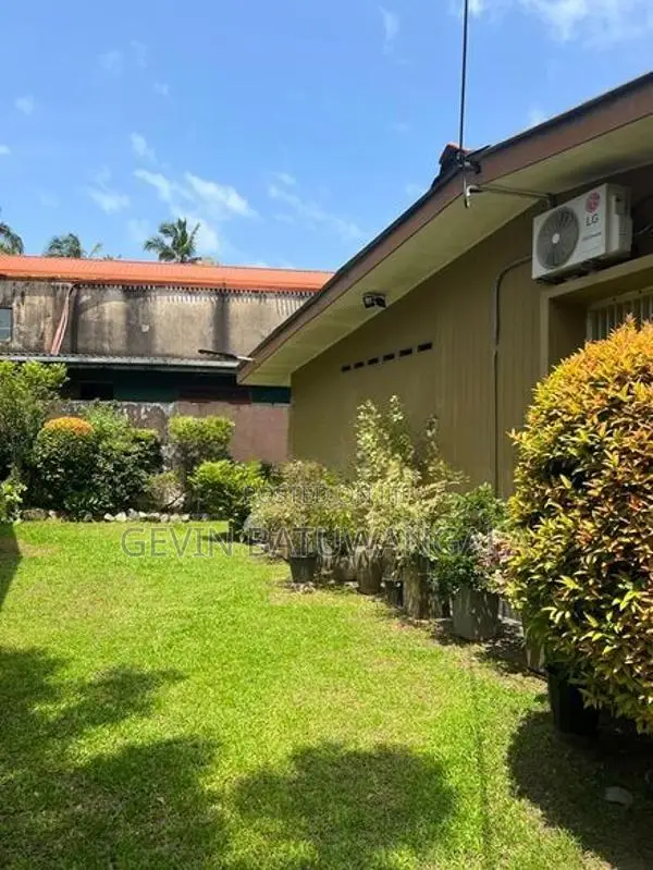 House 3BR near Galle Road for Sale in Rawathawatta Moratuwa