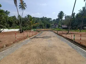 නුවර පාරෙන් ඉඩම් විකිනීමට - කුරුනෑගල