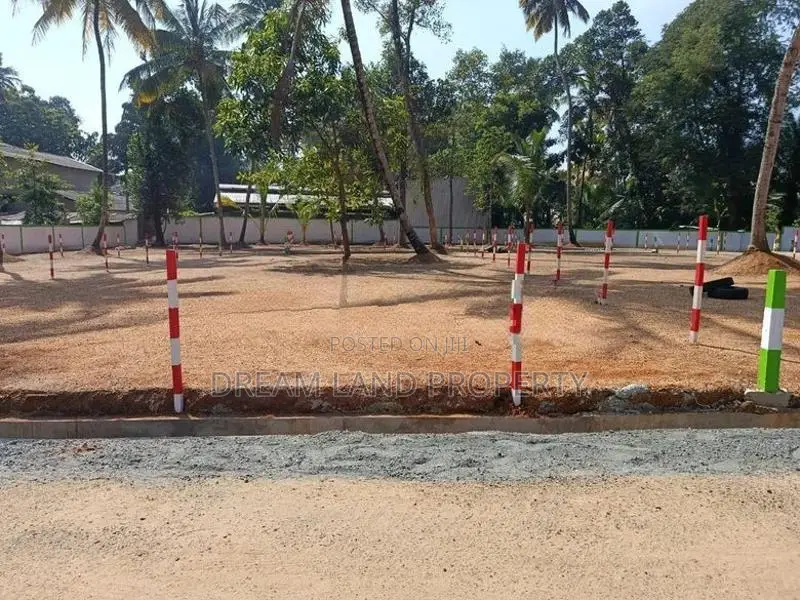 නුවර පාරෙන් ඉඩම් විකිනීමට - කුරුනෑගල