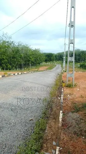 ඉඩමක් මීගොඩින්