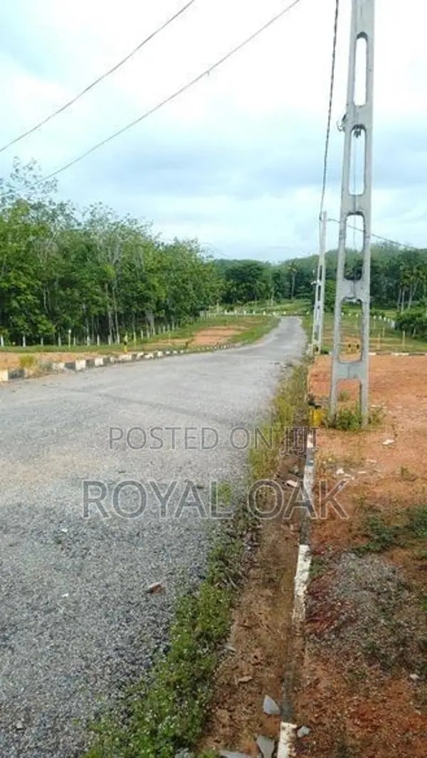 ඉඩමක් මීගොඩින්
