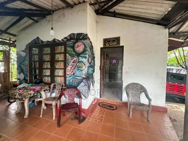 ( GS-1154)Valuable Residential Bare Land with House Sale in Malabe