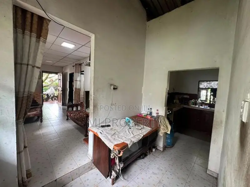 ( GS-1154)Valuable Residential Bare Land with House Sale in Malabe