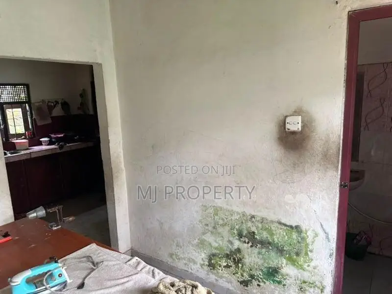 ( GS-1154)Valuable Residential Bare Land with House Sale in Malabe