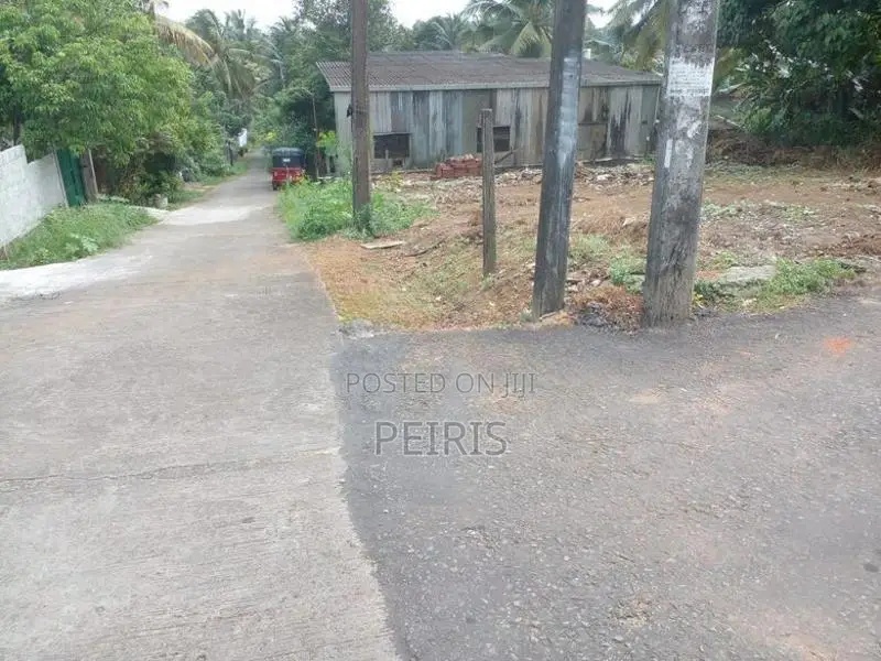 Land for Sale in Close to Kahathuduwa