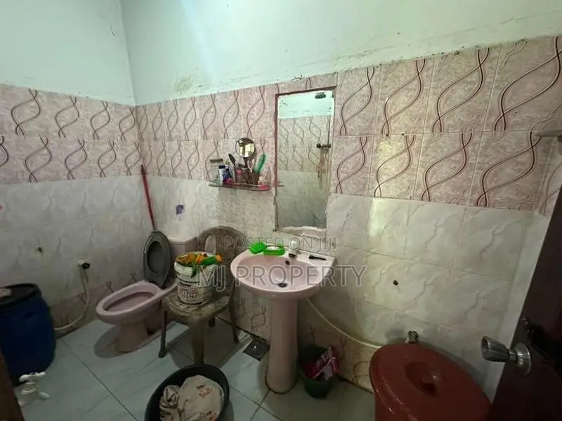 ( GS-1154)Valuable Residential Bare Land with House Sale in Malabe