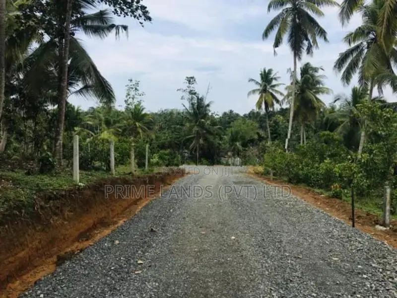 හික්කඩුව ගෝනපිනුවල බිම් කොටස්