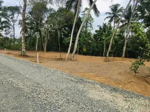 හික්කඩුව ගෝනපිනුවල බිම් කොටස්