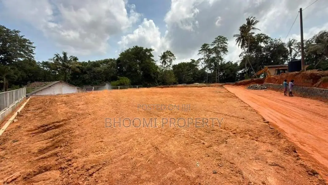 ගාල්ල නගරයට අතේ දුරින් සියලු පහසුකම් සපිරි බිම් කොටස්