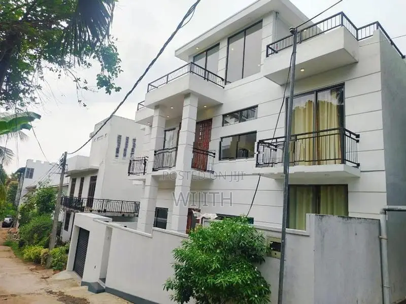 පදිංචියට සෑදු ළස්සන දෙමහල් නිවසක් විකිනිමට විදෙස් ගතවනබෑවින්