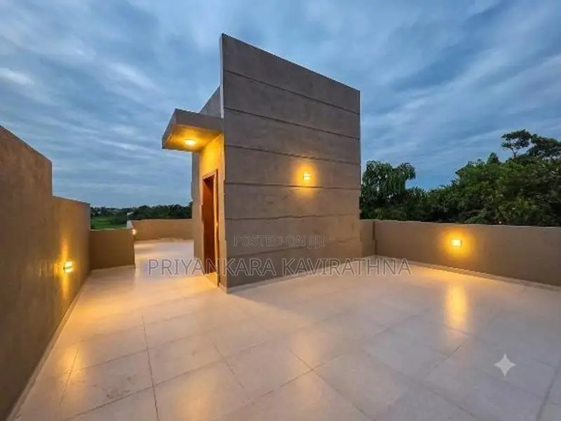 කුඹුරු යායකට මායිම් සුකෝපබෝගී අලුත්ම තෙමහල් නිවස විකිනීමට - බොරලැස්ගමු