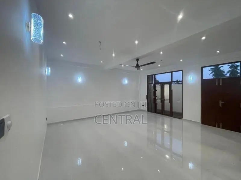 BRAND NEW TWO STORIED HOUSE FOR SALE IN MALABE TOWN (C7-10207)
