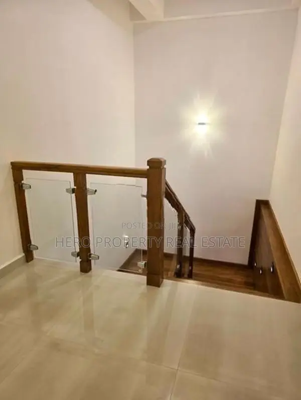 HAS202 - Quality Valuable Luxury House for Sale in Piliyandala