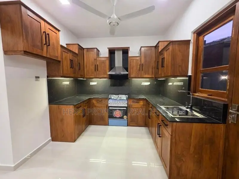 HAS202 - Quality Valuable Luxury House for Sale in Piliyandala