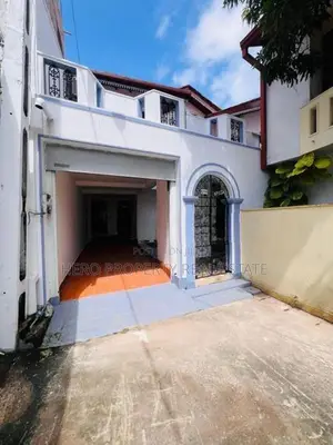 Luxury House for Sale in Athurugiriya