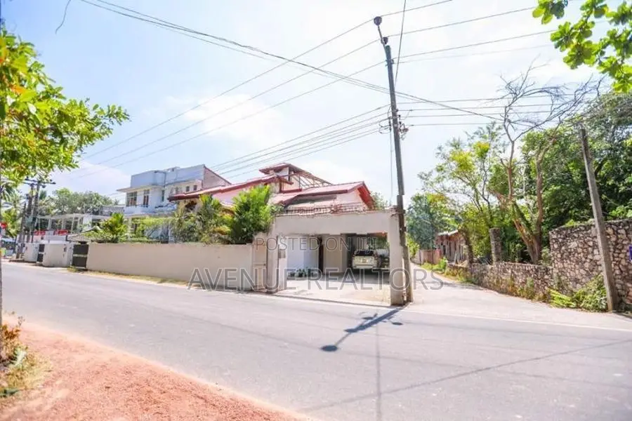 5BR House for Sale in Pelawatta, Battaramulla (HS4713)