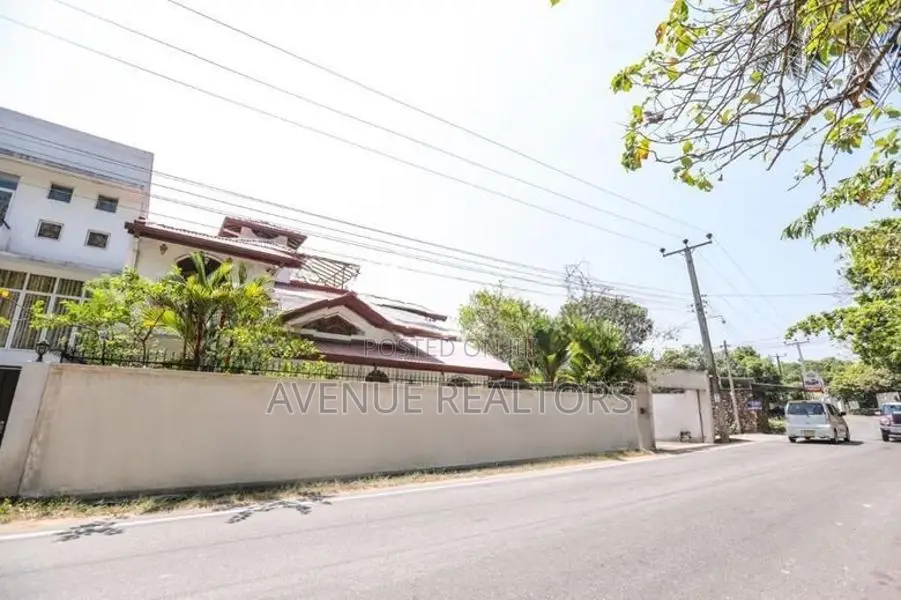5BR House for Sale in Pelawatta, Battaramulla (HS4713)