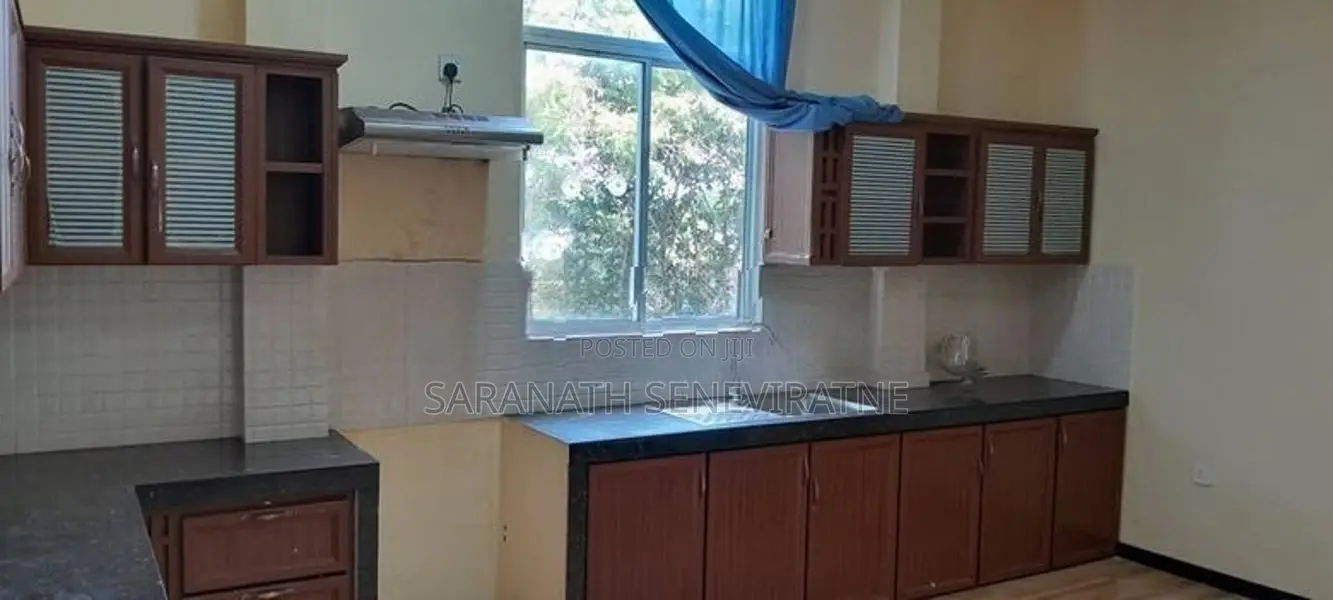 House For Sale in Pita-Kotte