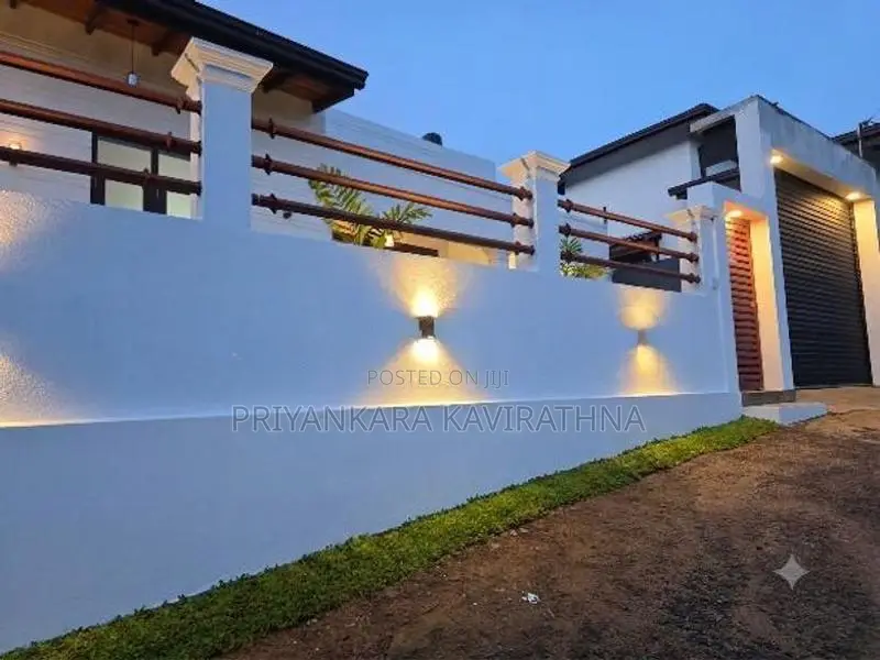අලංකාර ගෙවත්තක් සහිත සුකෝපබෝගී අලුත්ම නිවස විකිනීමට - කහතුඩුව